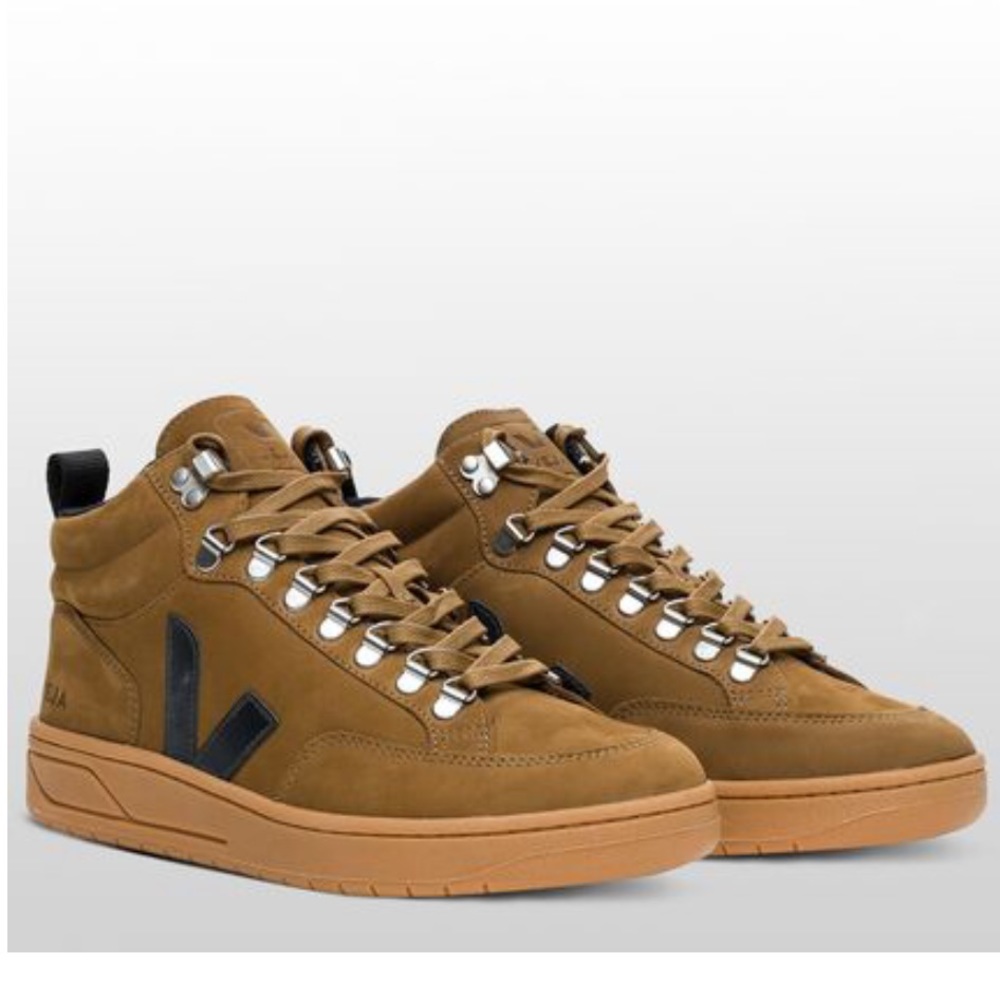 Veja Roraima Sneakers with red laces